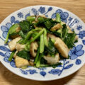 小松菜と厚揚げのオイスターソース炒め<br>Stir fried komatsuna and deep-fried tofu with vegetarian Vegetarian Mushroom Oyster Sauce