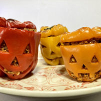 パプリカでジャック・オー・ランタン<br>Halloween Stuffed Peppers!